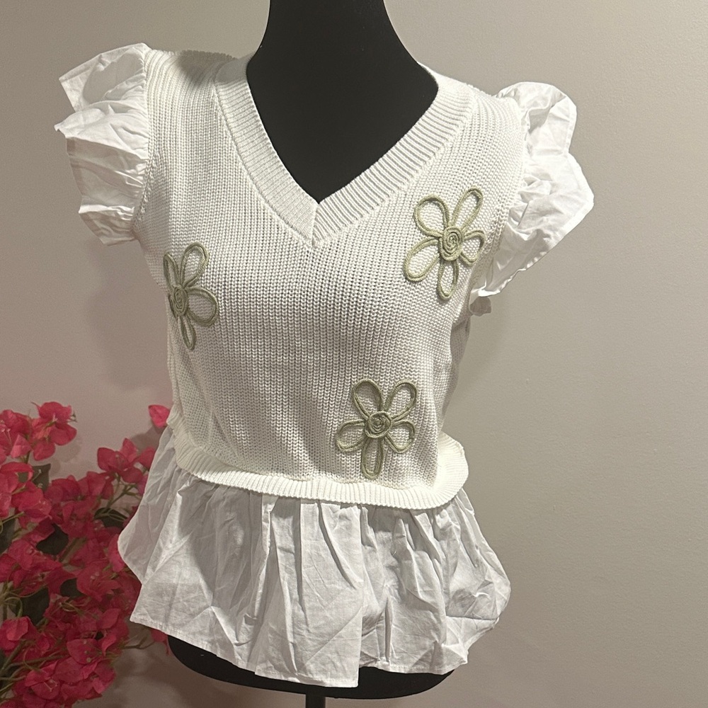 White Floral Accent V-Neck Ruffle Sleeve Top